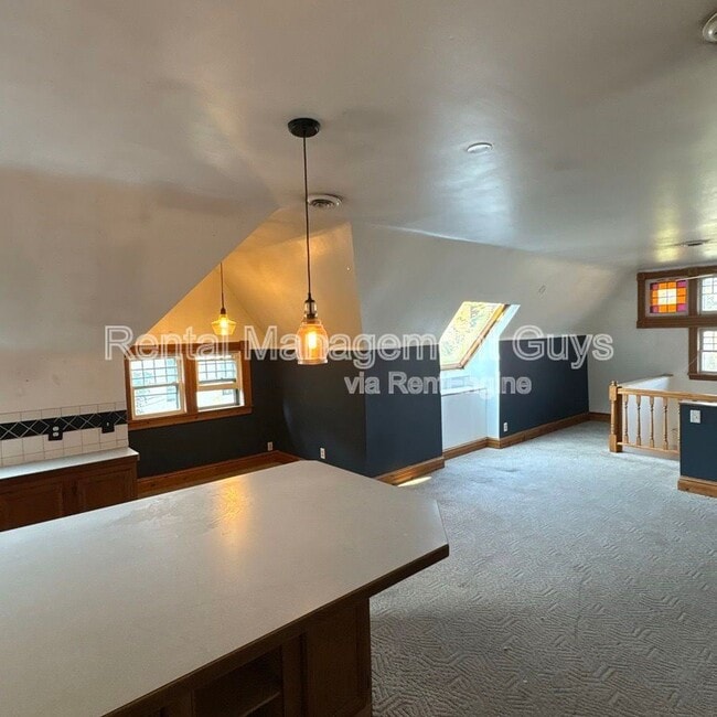 Building Photo - 2647 Girard Ave S