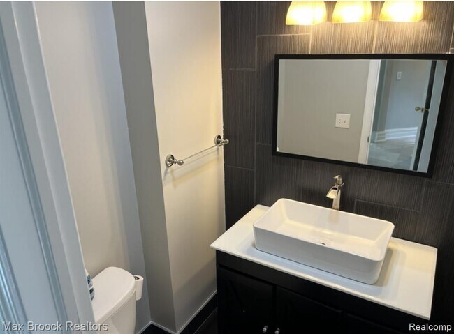 Building Photo - 7980 Billingham Rd