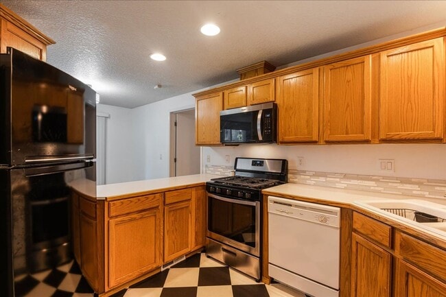 Building Photo - Versatile 4-Bedroom Corner Condo with Main...
