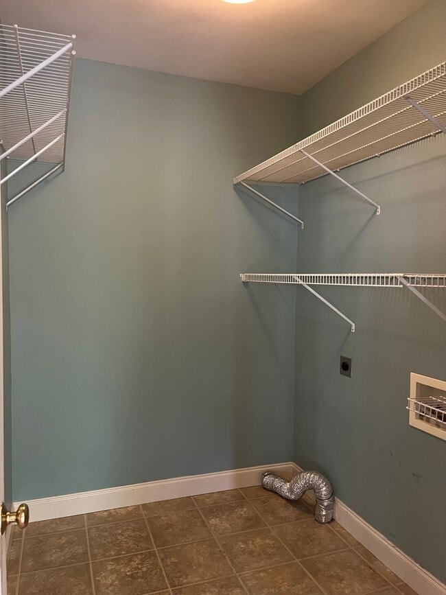Building Photo - Beautiful Four Bedroom, 3.5 Bath Townhouse