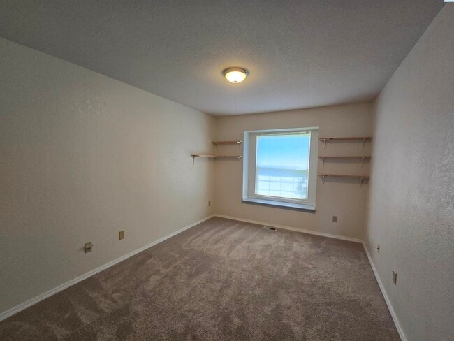 Building Photo - South Kennewick Rambler