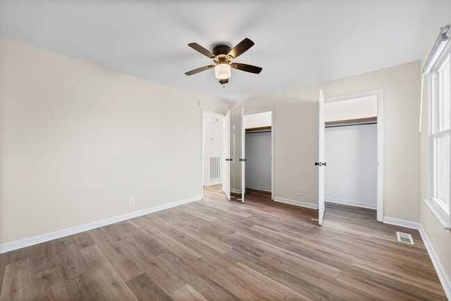 Building Photo - 564 Briarwood Dr