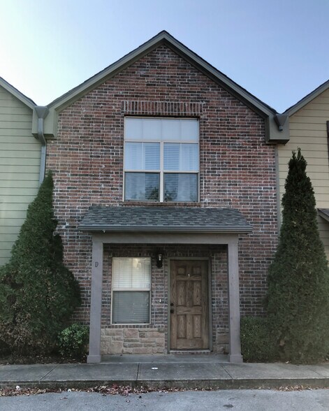 Building Photo - 2205 Ellington Dr