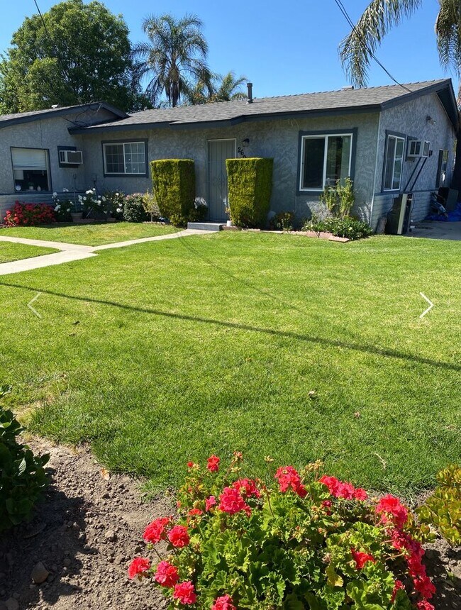 Building Photo - Single story 2 bed, 1 bath home with patio!