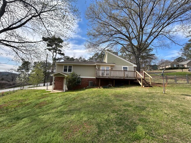 Building Photo - 29 Arrowhead Dr SE