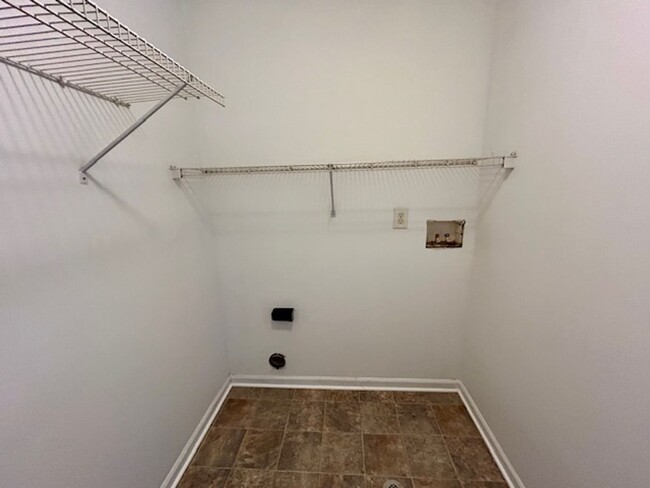 Building Photo - Charming 3-Bedroom, 2.5-Bath Home with Lof...