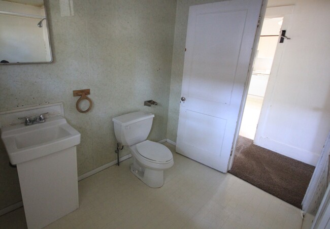 Building Photo - 3 Bed/1 Bath House, super close to BYU cam...