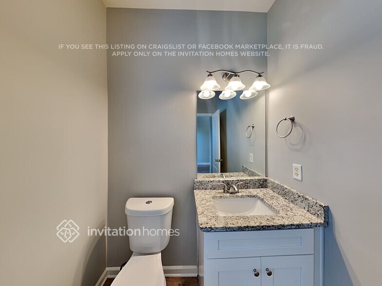 Building Photo - 4700 Ferncrest Pl