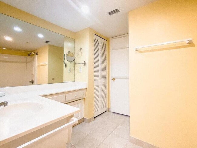 Building Photo - 10350 Imperial Point Dr W