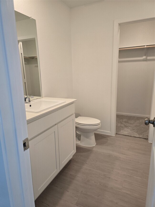 Building Photo - 25446 Carnation Ct