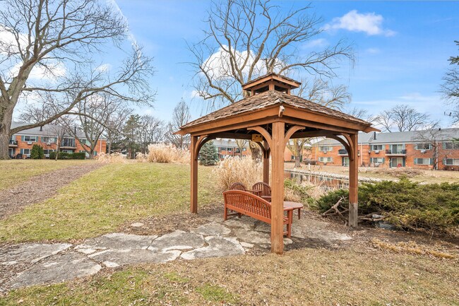 Building Photo - 715 Falcon Dr