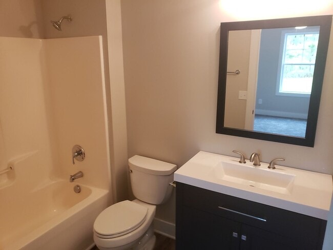 Building Photo - Lovely 2 bedroom 2 bath unfurnished home located in the Pine Ridge Community - Holly Ridge