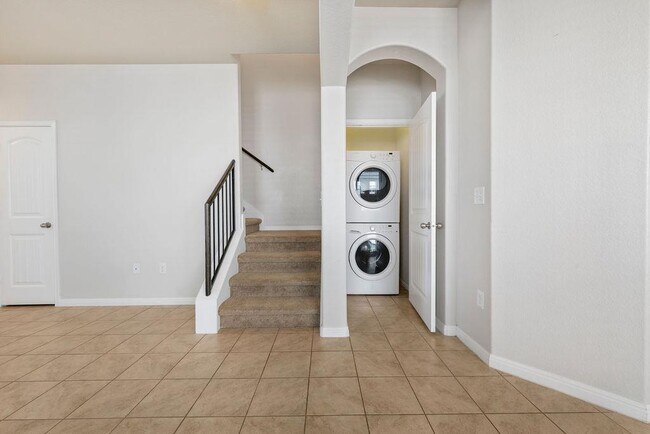 Building Photo - 711 Katmai Cir