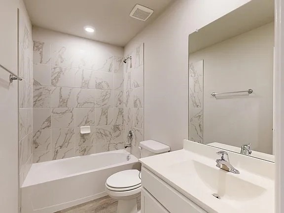 Building Photo - 3316 Coronation Ct