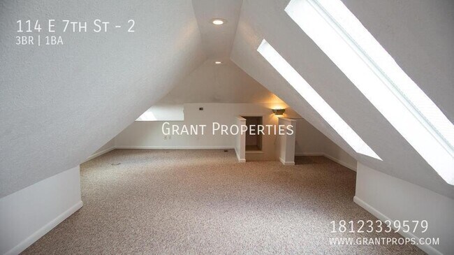 Building Photo - 114 E 7th St