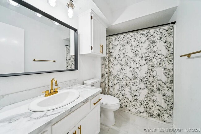 Building Photo - 6947 S 30th W Ave