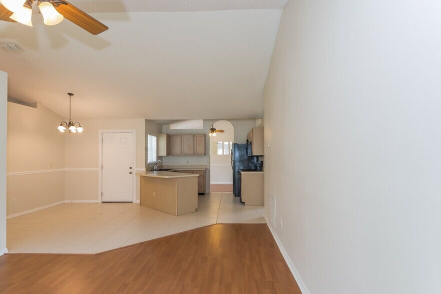 Building Photo - 7624 Pilgrims Trace Dr