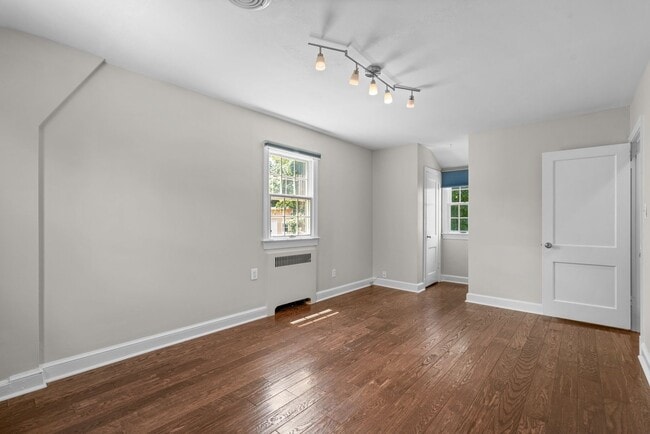Building Photo - 3 Bed 3 Bath - Bethesda Colonial - Move-In...