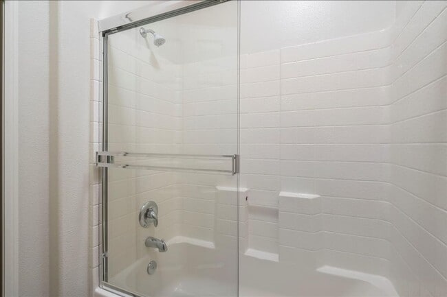 Building Photo - IMMACULATE 2+2 VALENCIA TOWNHOME!