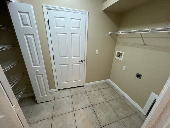 Building Photo - 2633 Rutledge Ct