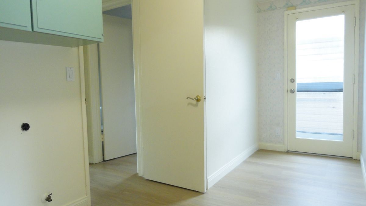 Building Photo - 1100 La Senda Dr