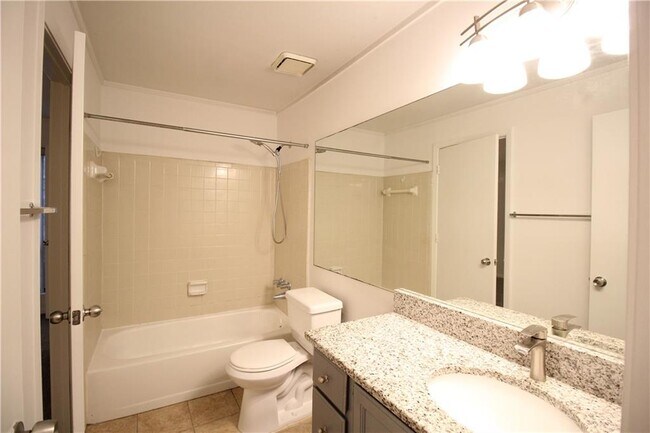 Building Photo - 204 Warm Springs Cir