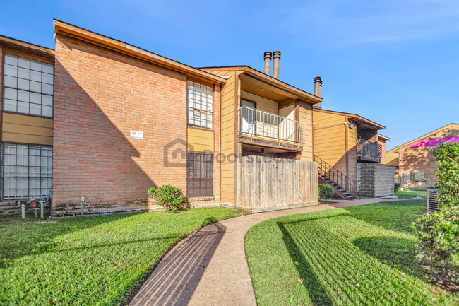 Building Photo - 9090 S Braeswood Blvd