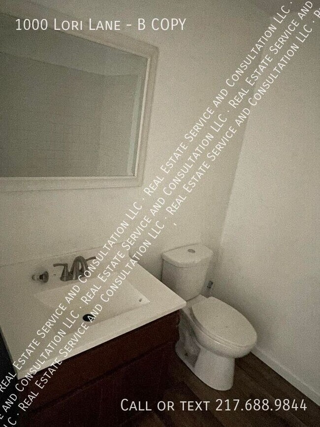 Building Photo - 1000 Lori Ln