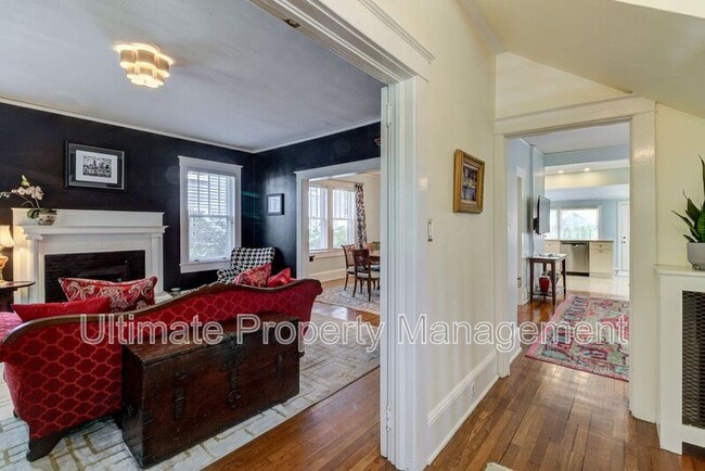 Building Photo - 206 Nun St