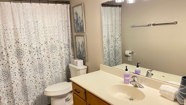 Building Photo - 3109 Tamarack Ln SE