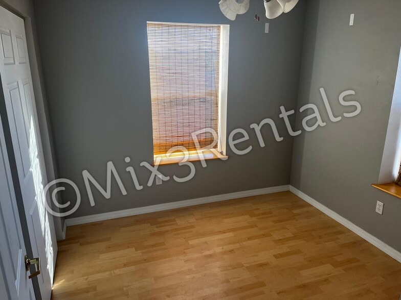 Office/bedroom 3 - 807 S Main St