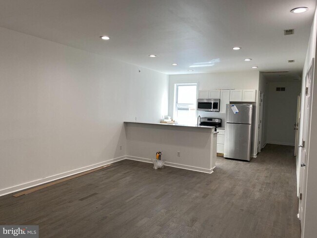 Building Photo - 528 N 34th St