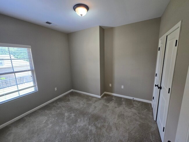 Building Photo - 8949 Poplar Pike