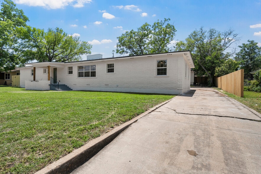 Building Photo - 4100 N 30th St