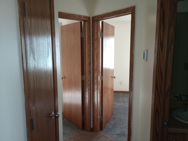 Building Photo - Three bedroom two bathroom twin home