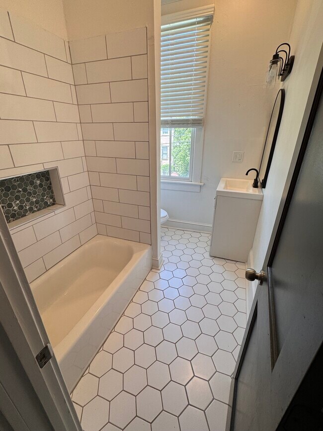 Bathroom - 2115 Lincoln St
