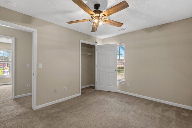 Building Photo - Fall in ??LOVE?? with this gorgeous 1100 square foot 2bd/2ba pet friendly apartment for rent in M...