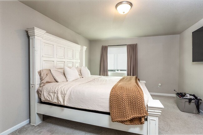 Building Photo - Townhouse Unit for Rent