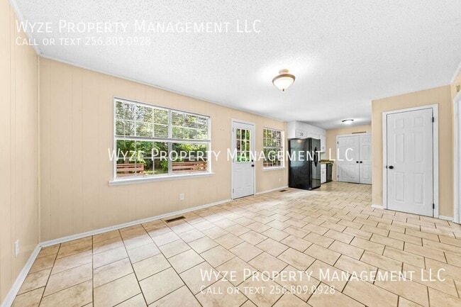Building Photo - 2213 Cecille Dr SW