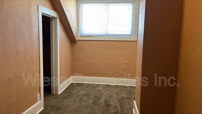 Building Photo - 423 E Keys Ave