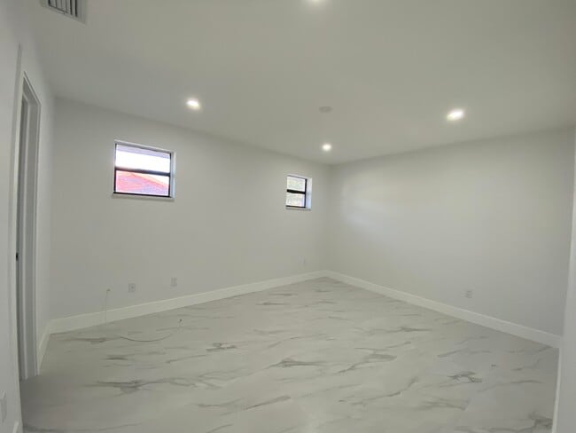 Building Photo - 267 NW 36th Ave