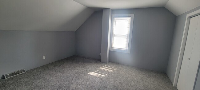 Building Photo - 137 Bonnie Brae Ave