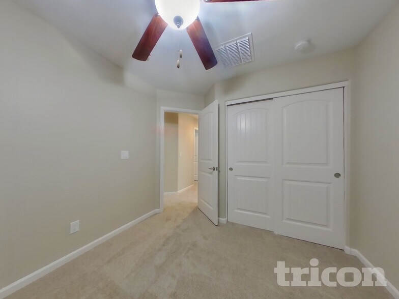 Building Photo - 12564 W Hummingbird Terrace