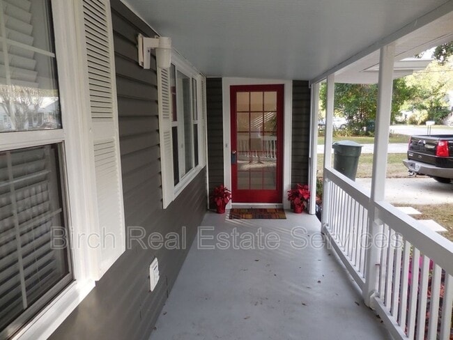 Building Photo - 608 Tangerine Ave