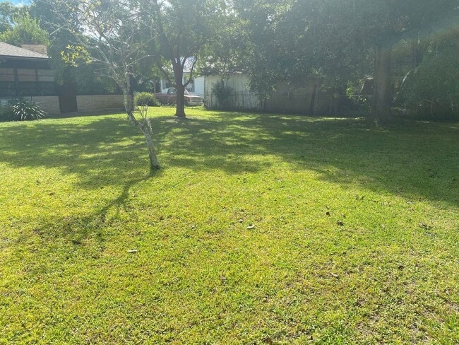 Building Photo - 3 Bedroom 2 Bath home in New Smyrna Beach for RENT!