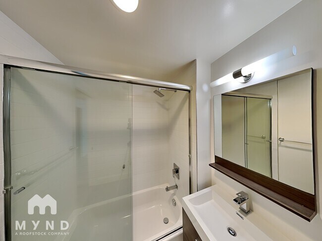 Building Photo - 1080 Sutter St