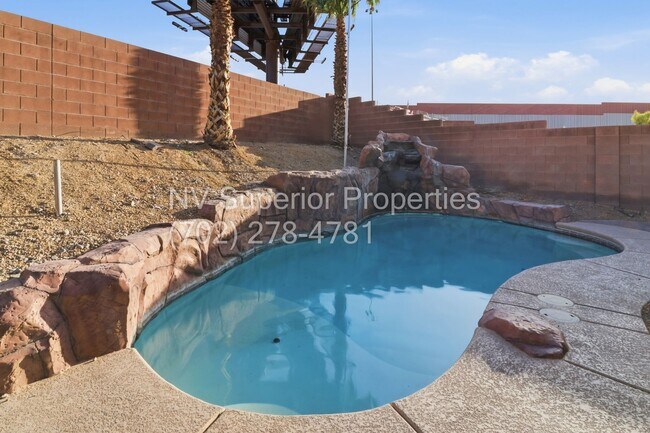 Building Photo - NW!! 4 Bedrooms!!! One Bedroom Down!!  Pool!!! Tankless Hot Water Heater!! Court yard at entrance...