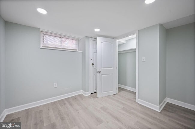 Building Photo - 328 S Macon St.