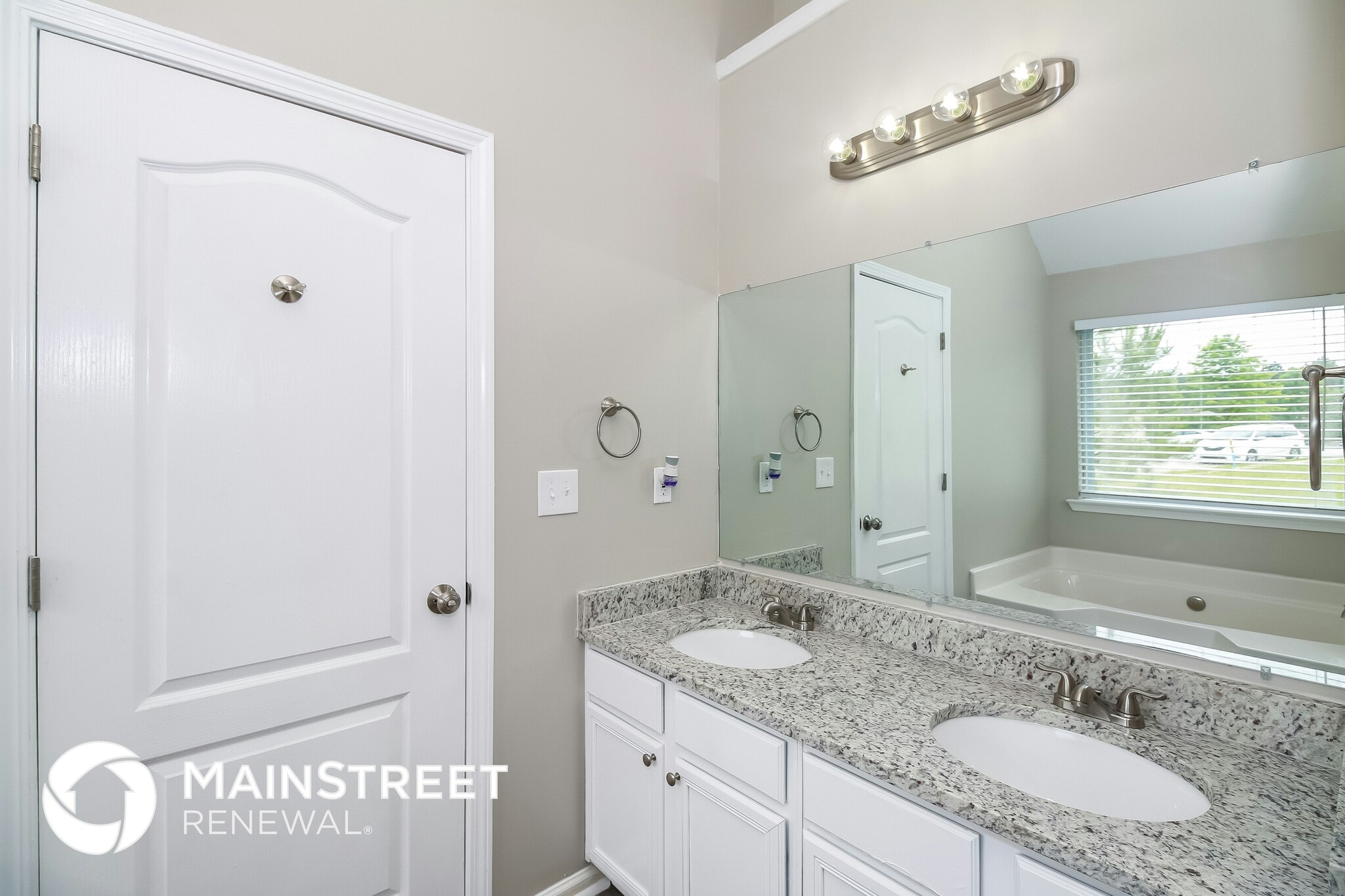 Building Photo - 10950 Southwood Dr