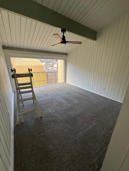 Building Photo - 27 Lakeway St
